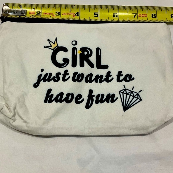 White & Black Polyester Cosmetic Bag / Make-Up Case - Picture 4 of 6